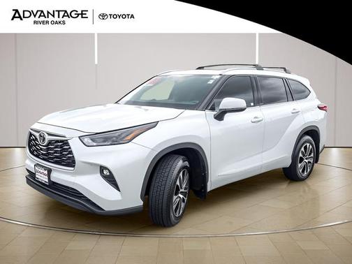 Wind Chill Pearl 2022 Toyota Highlander XLE