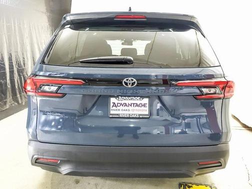 2025 Toyota Highlander LE