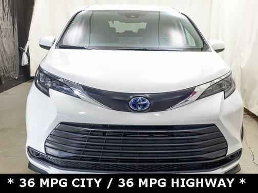 2024 Toyota Sienna LE