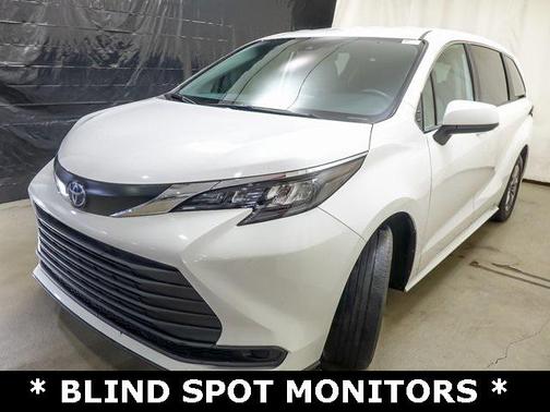 2024 Toyota Sienna LE