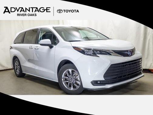 2024 Toyota Sienna LE
