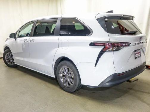 2024 Toyota Sienna LE