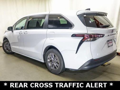 2024 Toyota Sienna LE