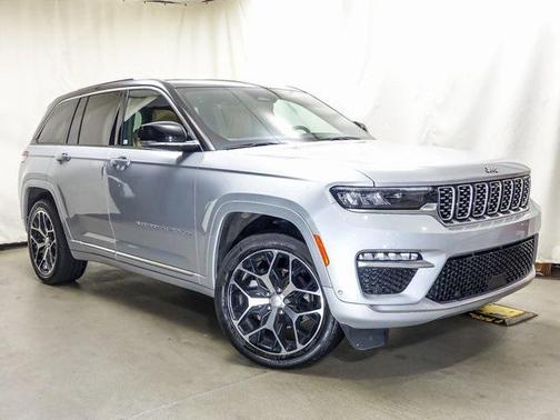 2022 Jeep Grand Cherokee Summit