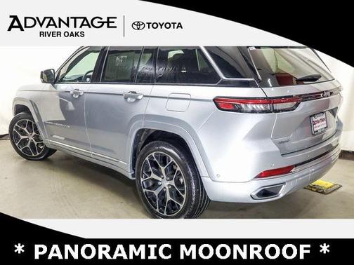 2022 Jeep Grand Cherokee Summit