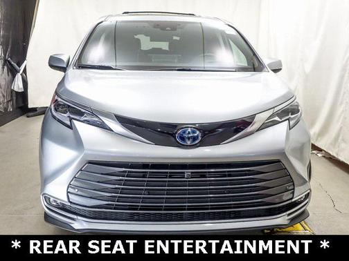 2023 Toyota Sienna Platinum 7 Passenger