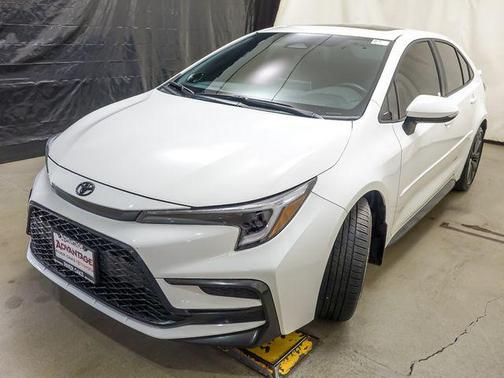 Ice Cap 2024 Toyota Corolla XSE