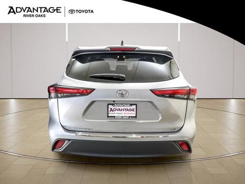 Celestial Silver Metallic 2023 Toyota Highlander LE