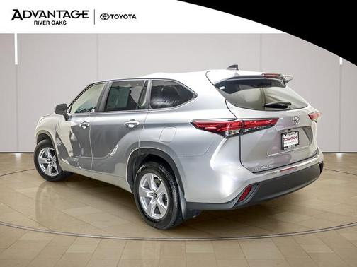 Celestial Silver Metallic 2023 Toyota Highlander LE