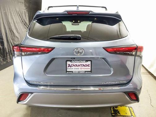 2022 Toyota Highlander Platinum