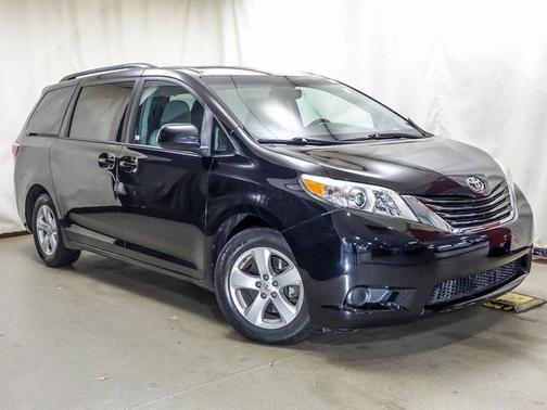 2016 Toyota Sienna LE