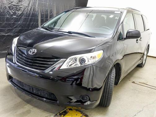 2016 Toyota Sienna LE