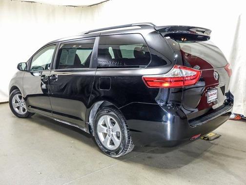 2016 Toyota Sienna LE