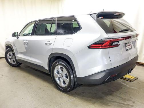 Wind Chill Pearl 2025 Toyota Highlander LE