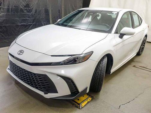Ice 2025 Toyota Camry SE