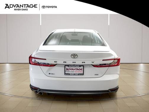 Ice 2025 Toyota Camry SE