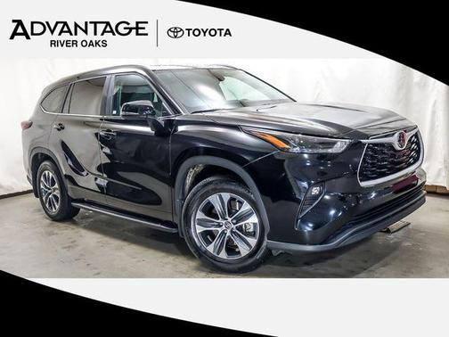 Midnight Black Metallic 2024 Toyota Highlander XLE