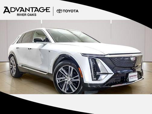 Crystal White Tricoat 2024 Cadillac LYRIQ Luxury