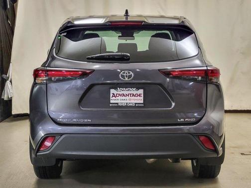 2024 Toyota Highlander LE