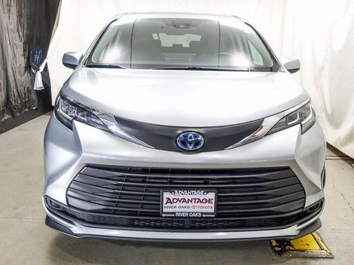 2021 Toyota Sienna LE