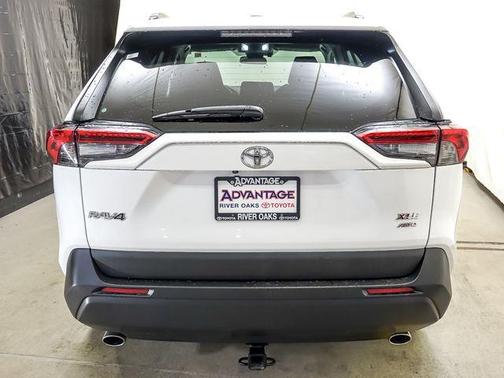 Ice Cap 2023 Toyota RAV4 XLE