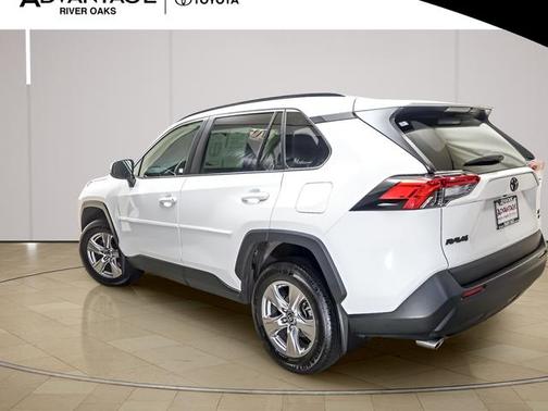 Ice Cap 2023 Toyota RAV4 XLE