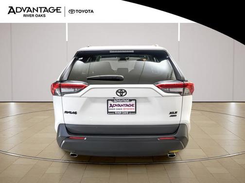 Ice Cap 2023 Toyota RAV4 XLE