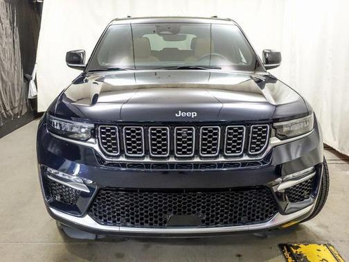2023 Jeep Grand Cherokee Summit