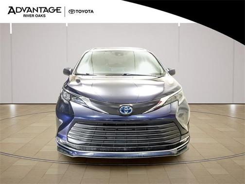 2024 Toyota Sienna XLE