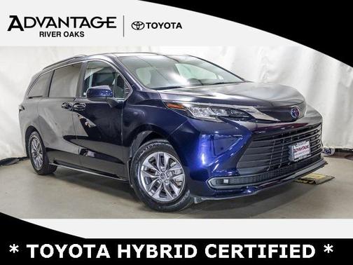 2022 Toyota Sienna LE