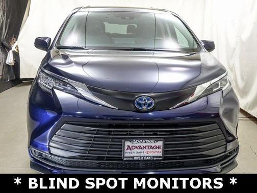 2022 Toyota Sienna LE
