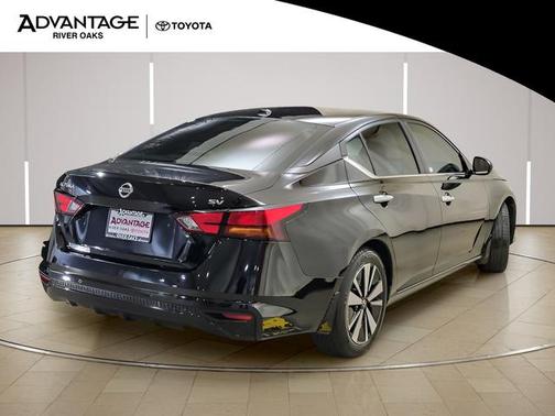 Super Black 2022 Nissan Altima 2.5 SV