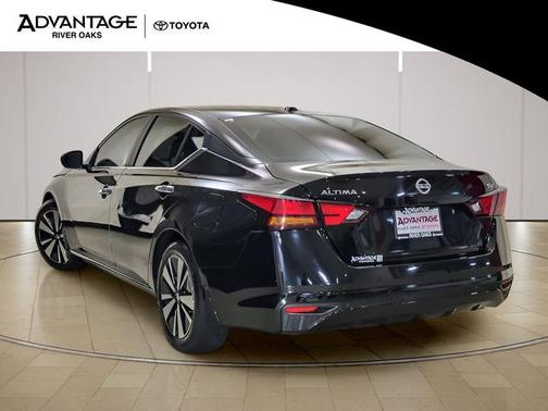 Super Black 2022 Nissan Altima 2.5 SV