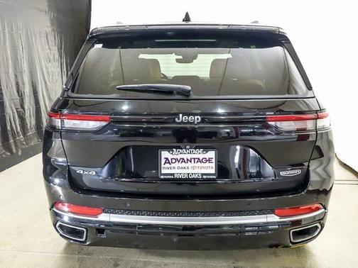 2022 Jeep Grand Cherokee Summit