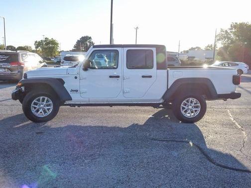 2023 Jeep Gladiator Sport S