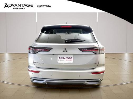 Alloy Silver Metallic 2025 Mitsubishi Outlander SE S-AWC