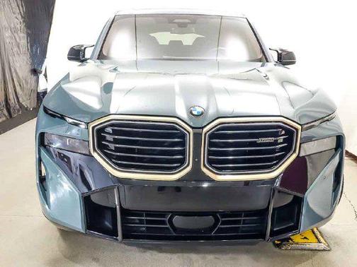 Cape York Green Metallic 2023 BMW XM Base
