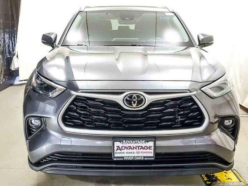 Magnetic Gray Metallic 2023 Toyota Highlander XLE