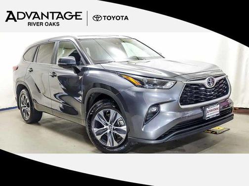 Magnetic Gray Metallic 2023 Toyota Highlander XLE