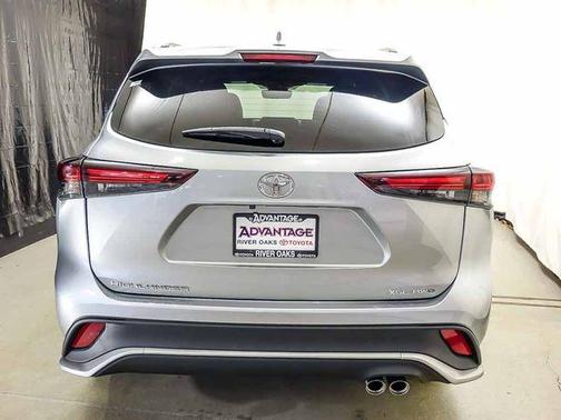 Celestial Silver Metallic 2025 Toyota Highlander XSE