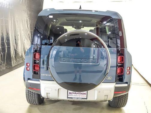 Tasman Blue Metallic 2022 Land Rover Defender SE
