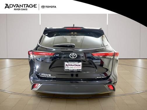 Midnight Black Metallic 2023 Toyota Highlander XLE