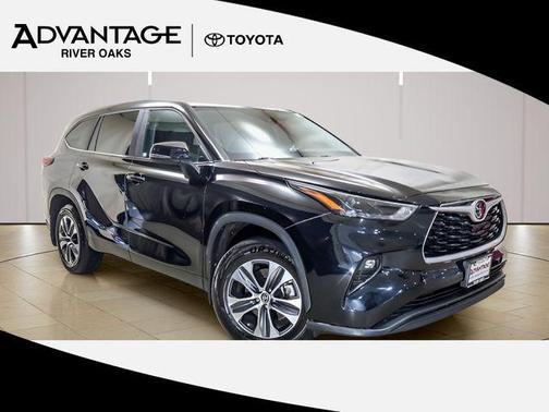 Midnight Black Metallic 2023 Toyota Highlander XLE