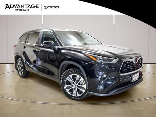 Midnight Black Metallic 2023 Toyota Highlander XLE