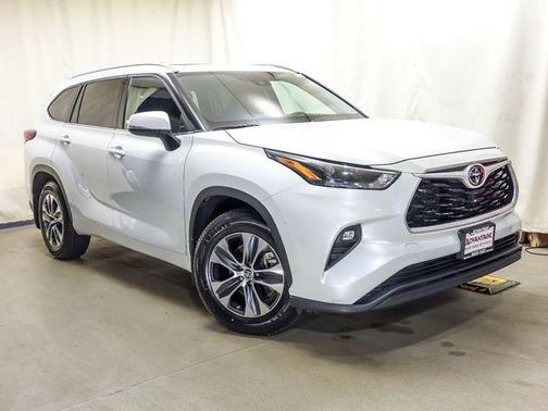 Wind Chill Pearl 2022 Toyota Highlander XLE