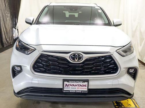 Wind Chill Pearl 2022 Toyota Highlander XLE