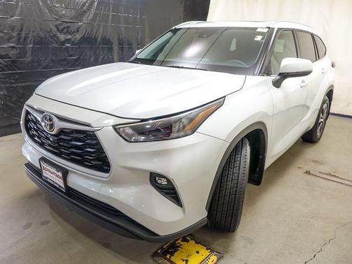 Wind Chill Pearl 2022 Toyota Highlander XLE