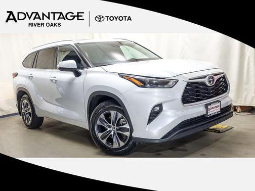 Wind Chill Pearl 2022 Toyota Highlander XLE