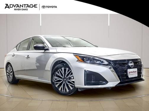 Brilliant Silver Metallic 2024 Nissan Altima 2.5 SV