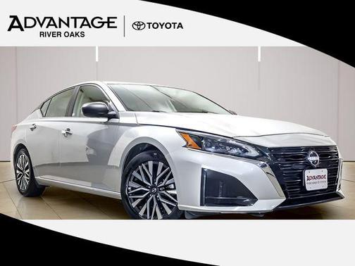 Brilliant Silver Metallic 2024 Nissan Altima 2.5 SV